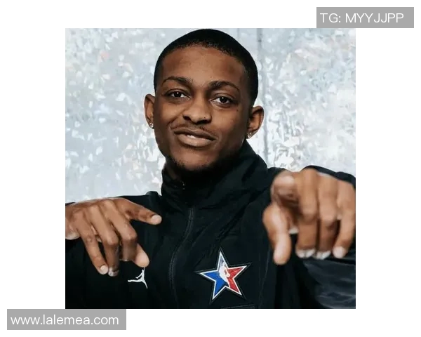 德阿隆福克斯如何在NBA赛场上崭露头角引领球队新篇章